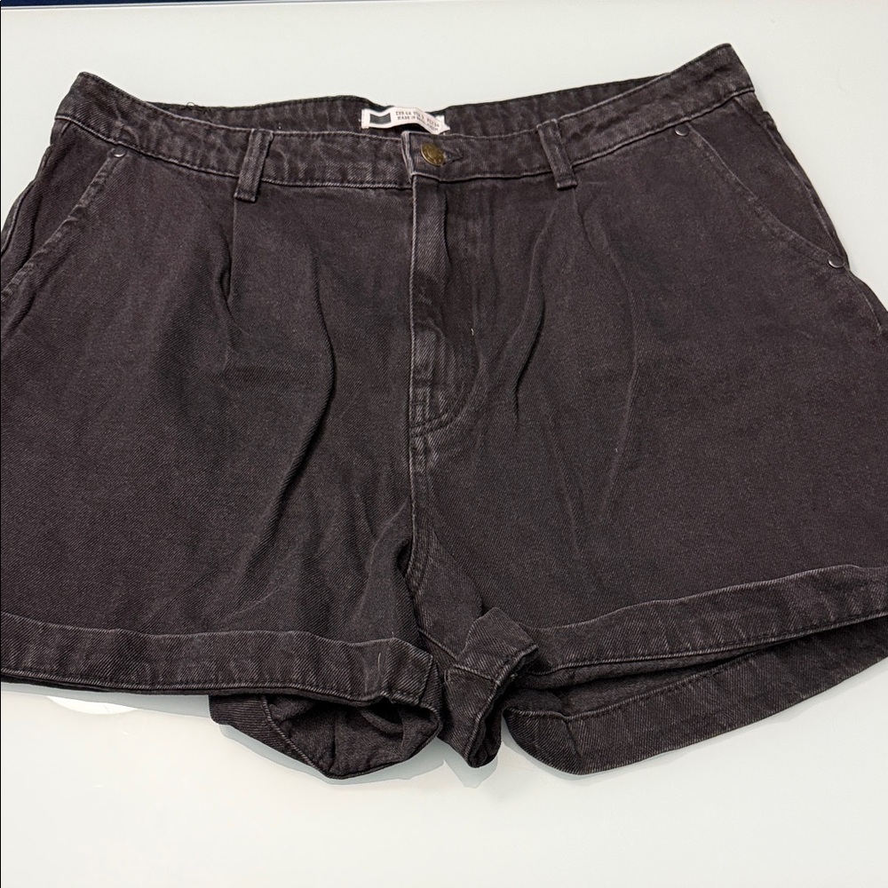 Zara Black Denim Pleated Mom Shorts